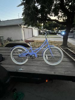 Purple breach cruiser bike for girls