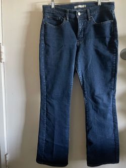 Levi’s women’s 31x30 ,style 315 shaping bootcut 31x30