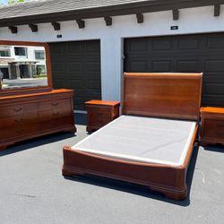 BEAUTIFUL SET QUEEN W BOX / DRESSER W MIRROR & TWO NIGHTSTAND - BY RIVERS EDGER - SOLID WOOD - PERFECT CONDITION - Delivery Available