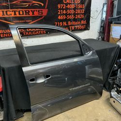 TOYOTA TACOMA 2016-2023 RH FRONT DOOR SHELL OEM
