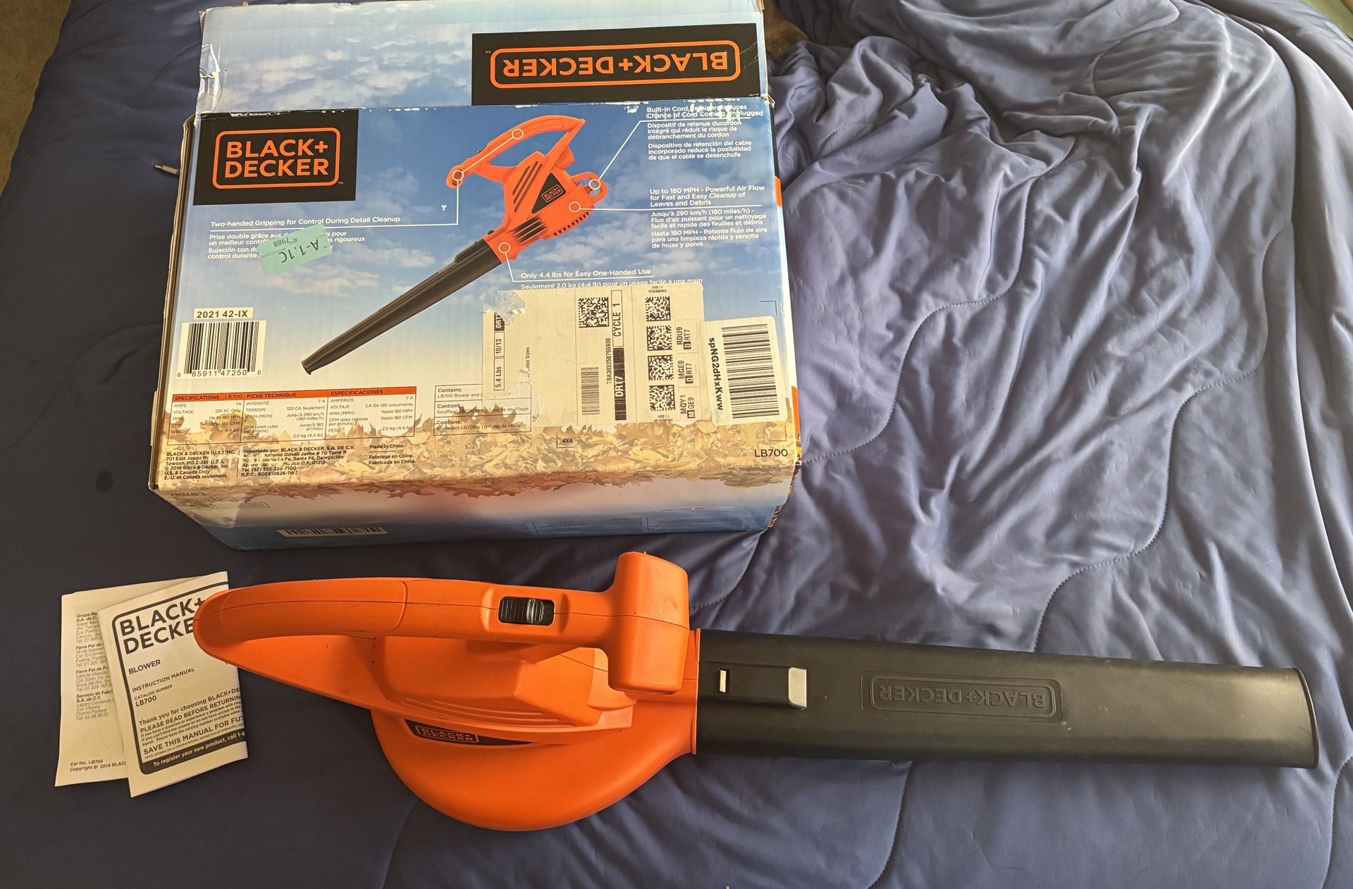 Black + Decker Corded Electric Leaf Blower 220 CFM 180 MPH Model LB700. Plug in