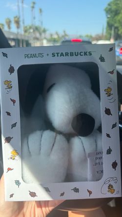 Starbucks + Peanut Snoopy plushie
