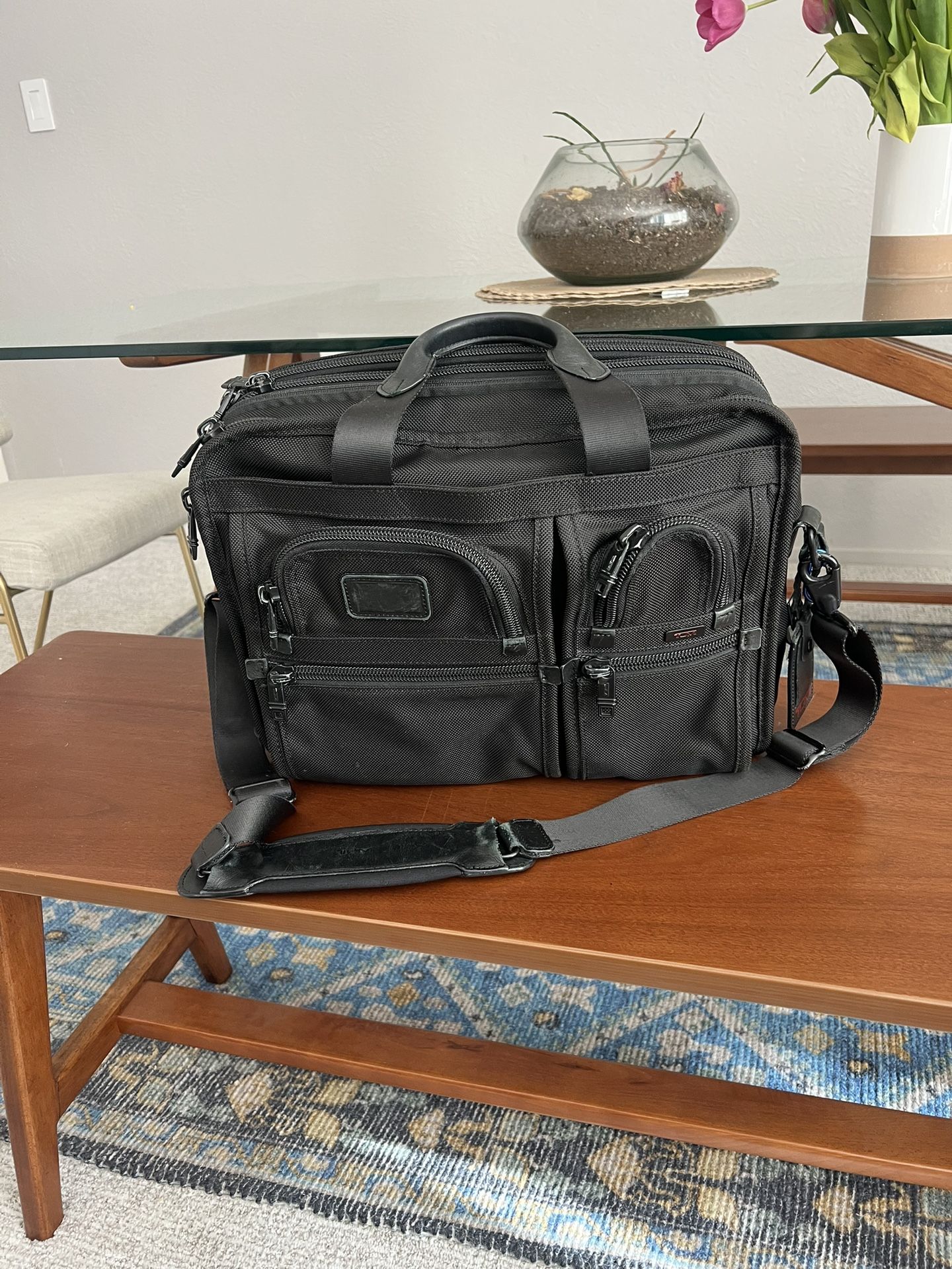 Tumi Anthracite Alpha 2 T-pass Medium expandable Laptop Briefcase travel bag