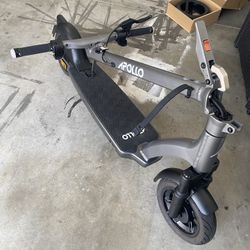 Scooter Apollo Air 2024  Amazing Condition Less Than 200 Miles W/ Replacement Parts( Kickstand, Stem Strap, Tire) Comes With Charger, Tools And OG Box
