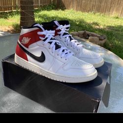 Jordan 1 Mid ‘White Chicago’            Sz 10