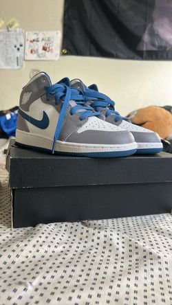 Jordan 1 mid cement grey youth 4