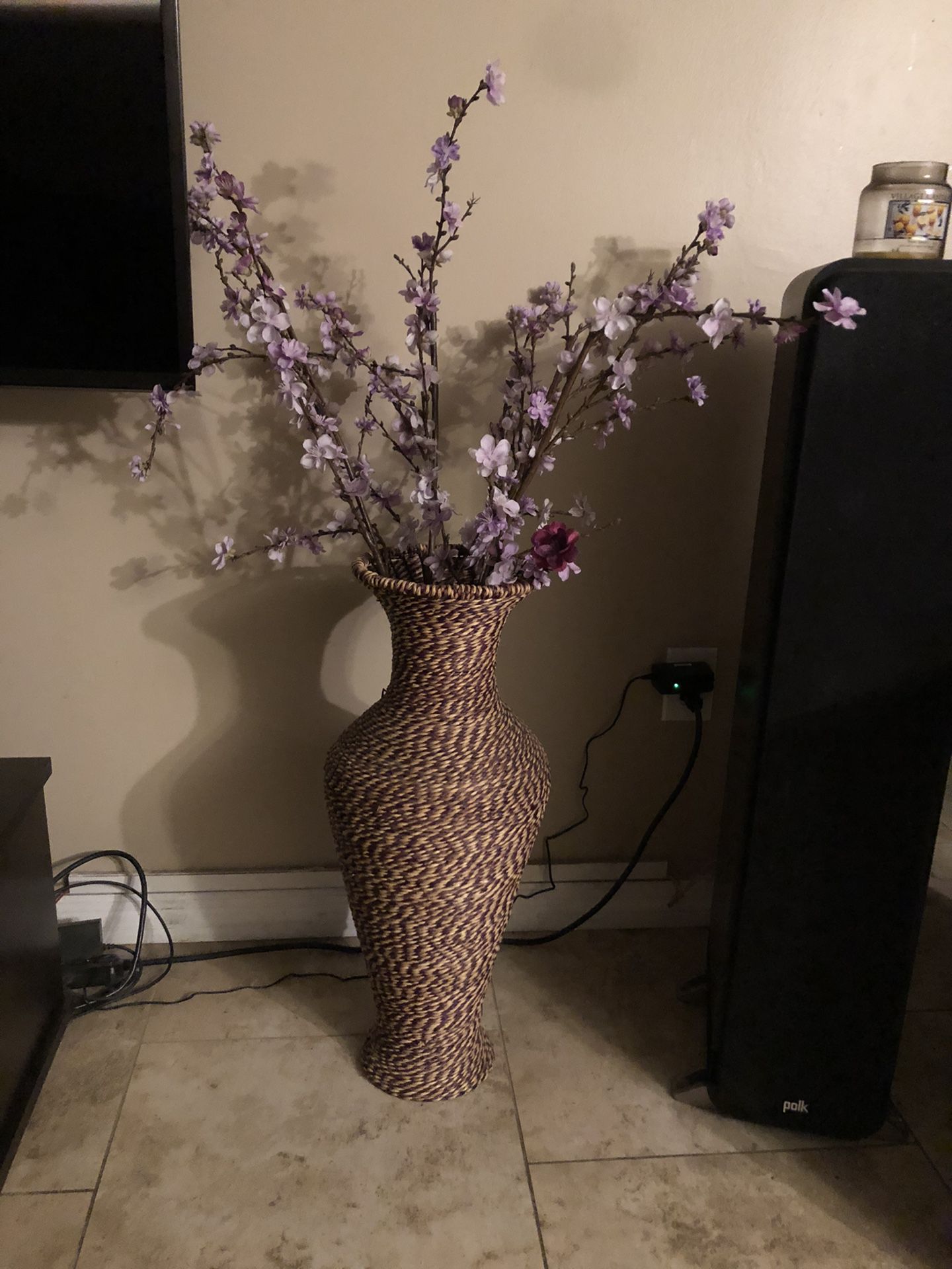 Vase with purple accent flowers