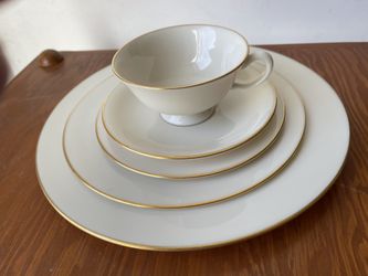 Lenox 8-Dinner Sets “Special” Pattern L26 Gold Trim