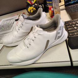 Upgrade your game with these FootJoy FJ Fuel Men’s Spikeless Golf Shoes