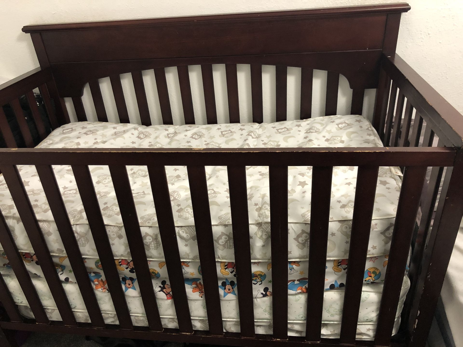 Baby crib with one mattress