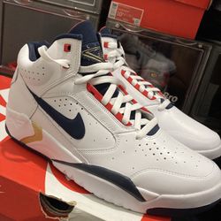 MENS Nike Flight Light Size 11.5