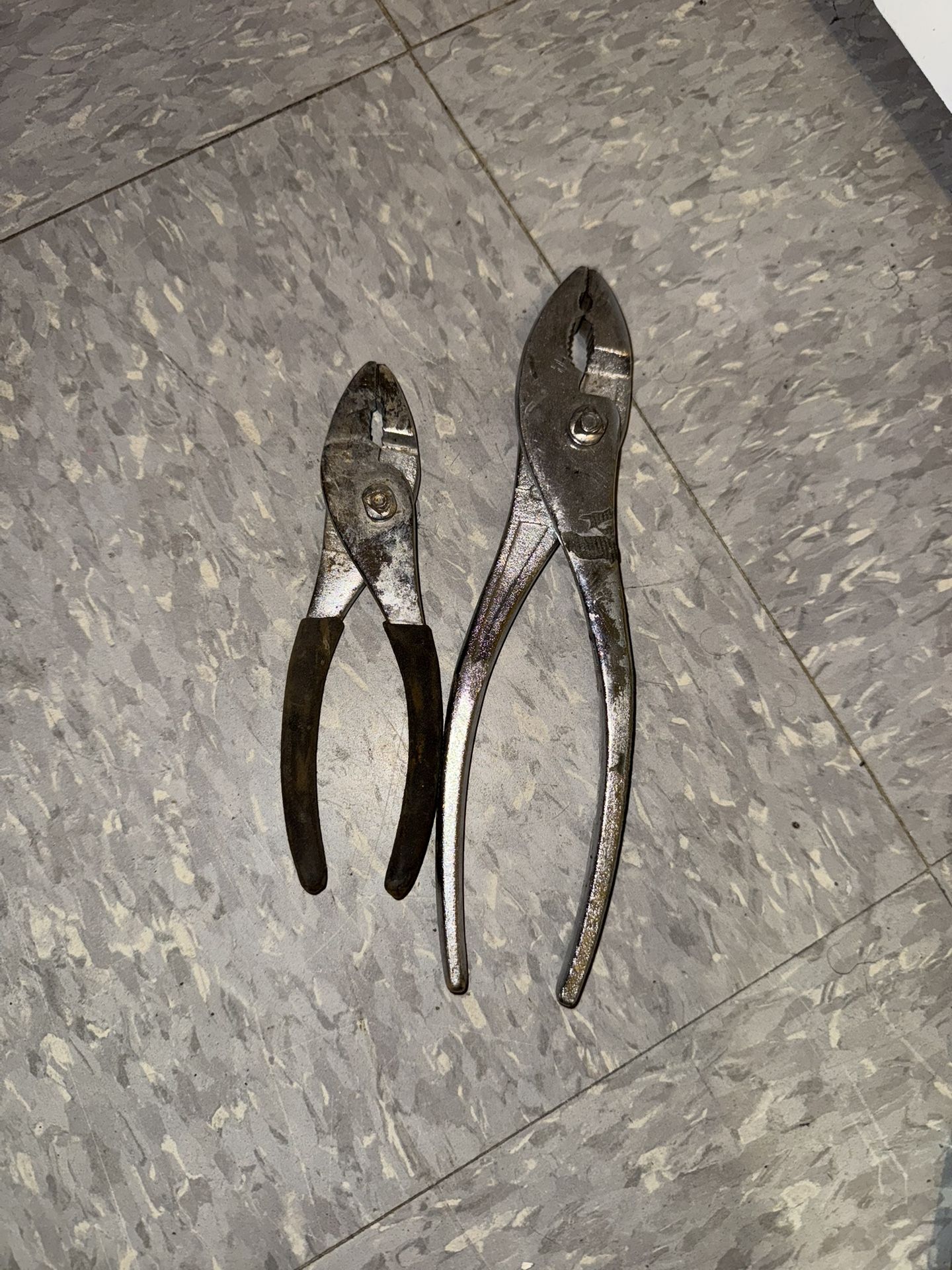 Pliers