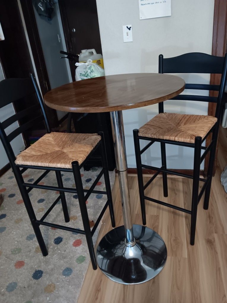 Round Table And Chairs.