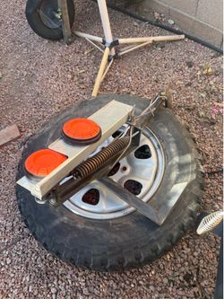 Clay Target Thrower & box of Clay targets $20