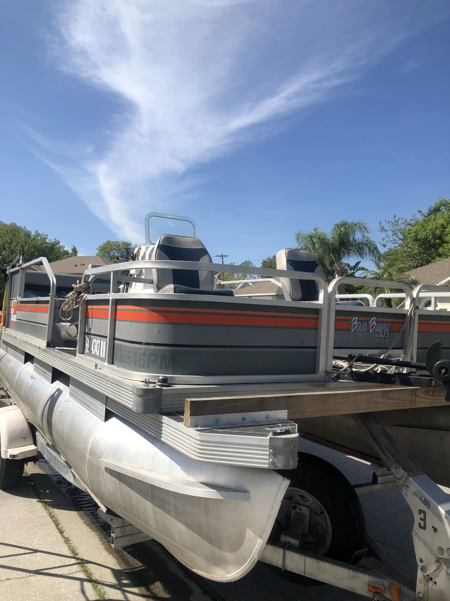 Pontoon boat 20’ for sale