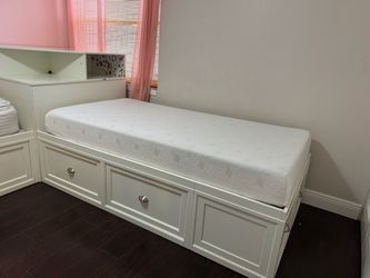Twin mattress