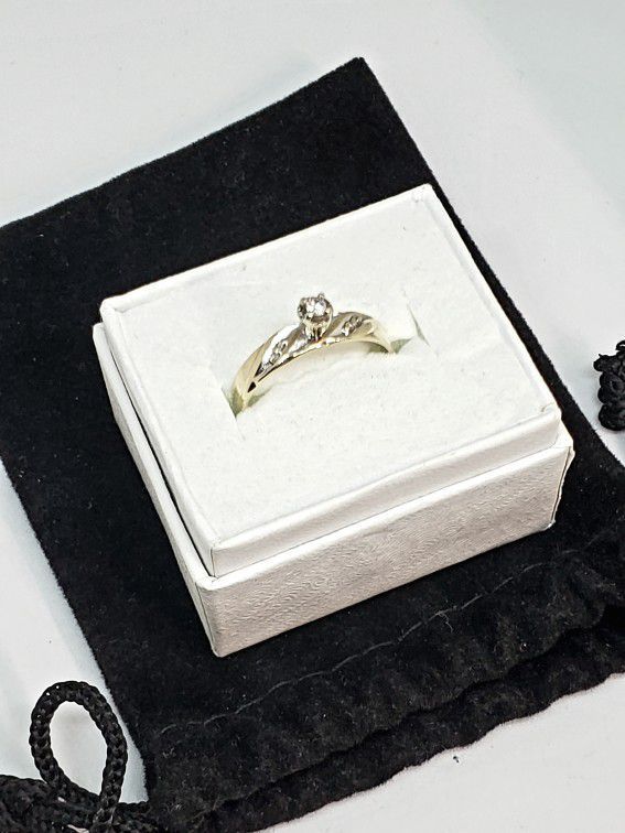 10k Vintage Diamond Ring