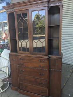 Beautiful mahogany hutch