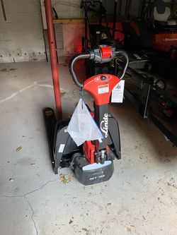 Battery operated forklift