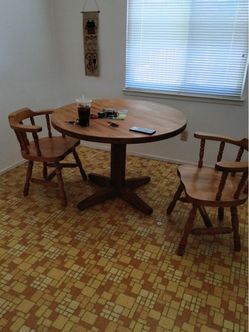 Round Wood Pedestal Dining Table with 2 Chairs