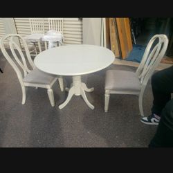 New Set Table W/2 Chairs 