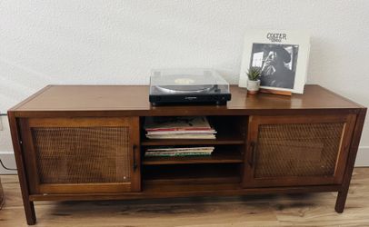 Threshold Media Stand