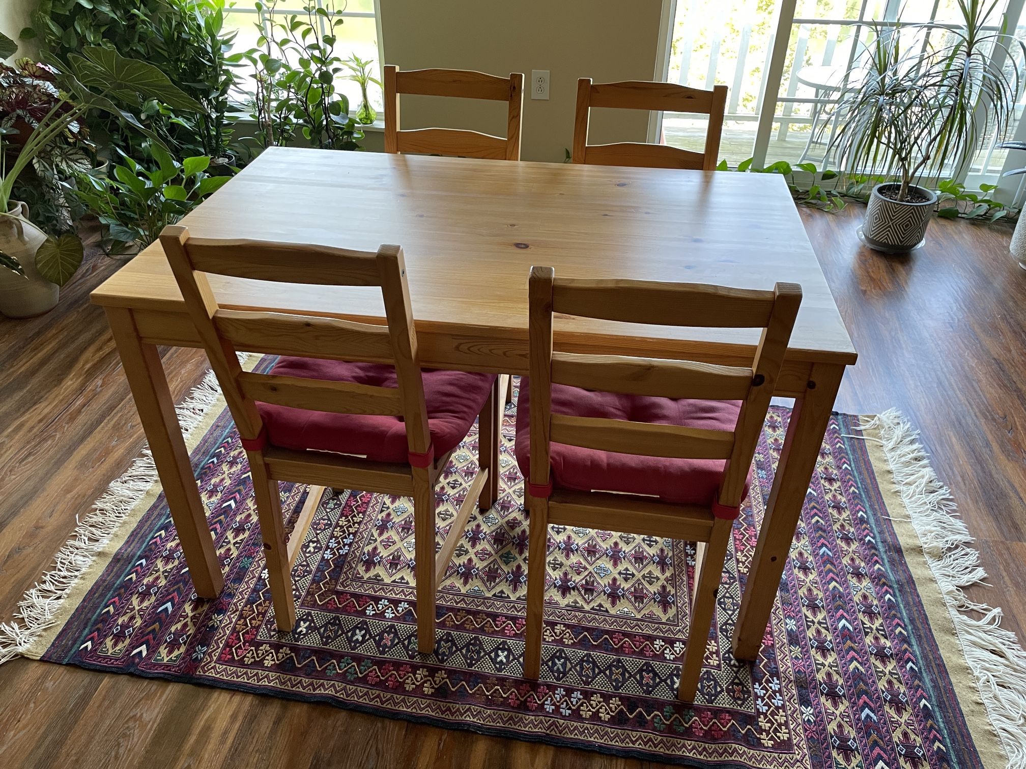 Dining Table + 4 Chairs