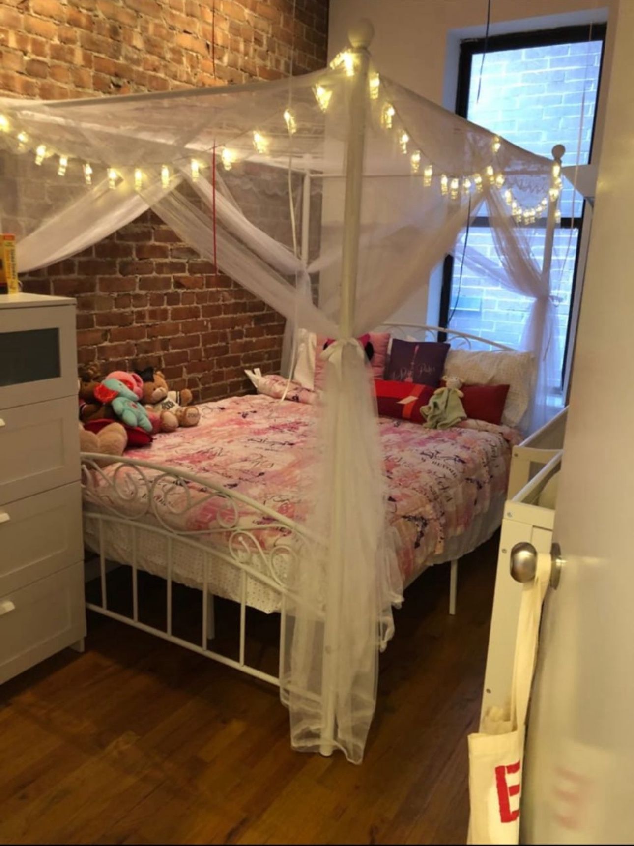 Full / Double Size Metal Canopy Bed