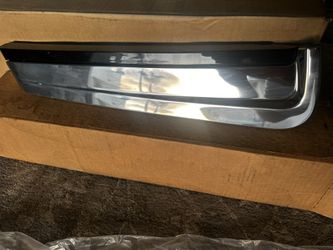 2021 - 2022 Chevy Tahoe Yukon Right side RH Door Exterior Trim w/chrome OEM.