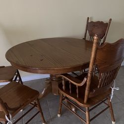 Breakfast Table With 4 Chaired For Sale.