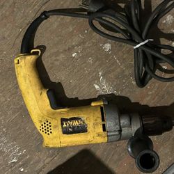 DEWALT 1/2 in. Variable-Speed Reversing Drill DW235G