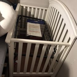 Delta Children’s 4 In 1 Crib