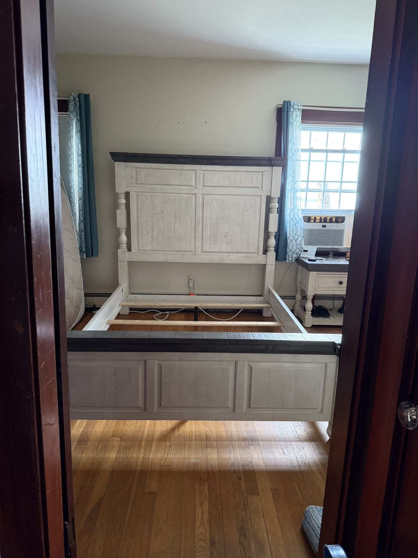 Queen Size Solid Wood Bed Frame