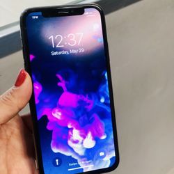 Factory unlocked iPhone x 64 gb, excellent conditions store warranty 