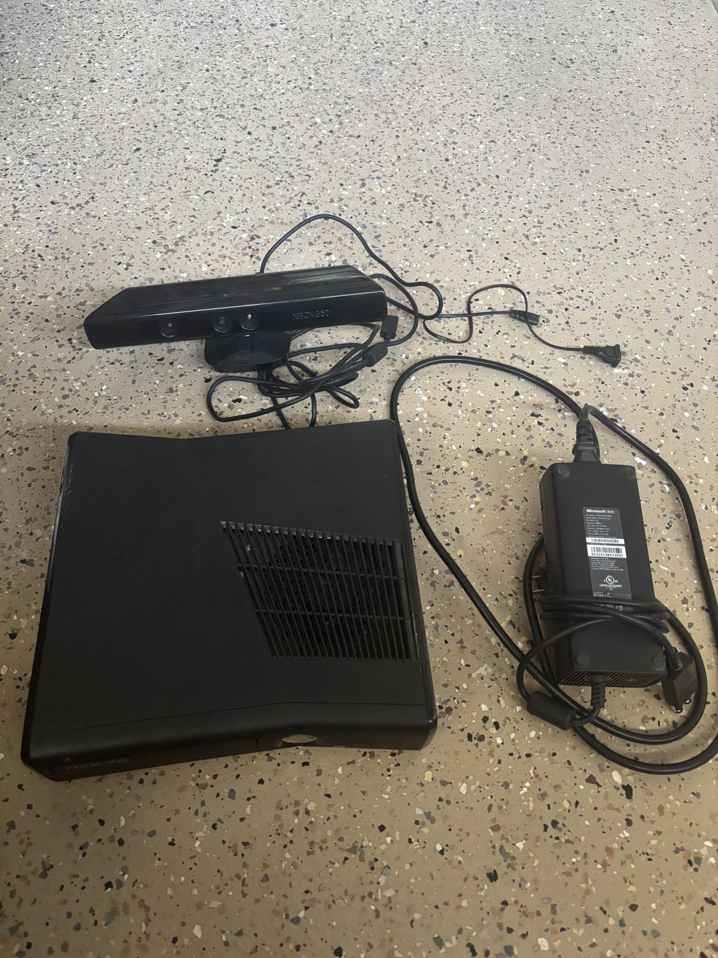 Microsoft Xbox 360 with Kinect (including Games)