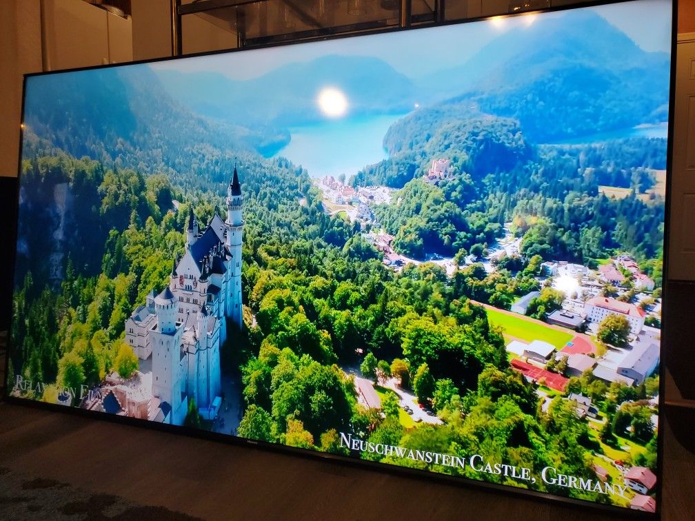 85" hisiense Google Android smart tv 4k basically new less than 7 months old.  Exellent quality pic no scratch.  Come with swivel mount set 