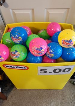 100 balls!  HIGH-BOUNCE BALLS!*