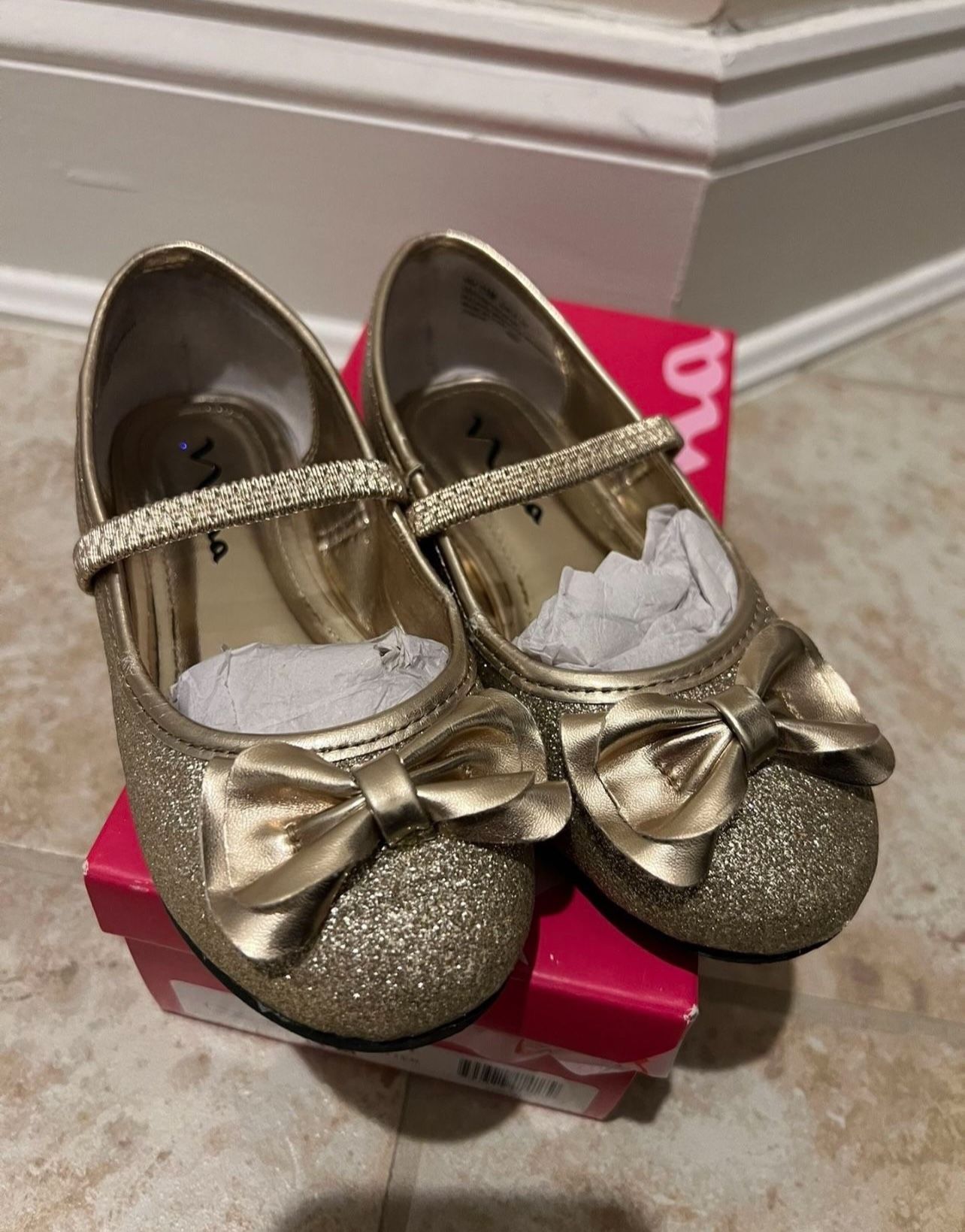 Girls Mary Jane Shoes - Like New