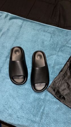 Men’s Yeezy Slides