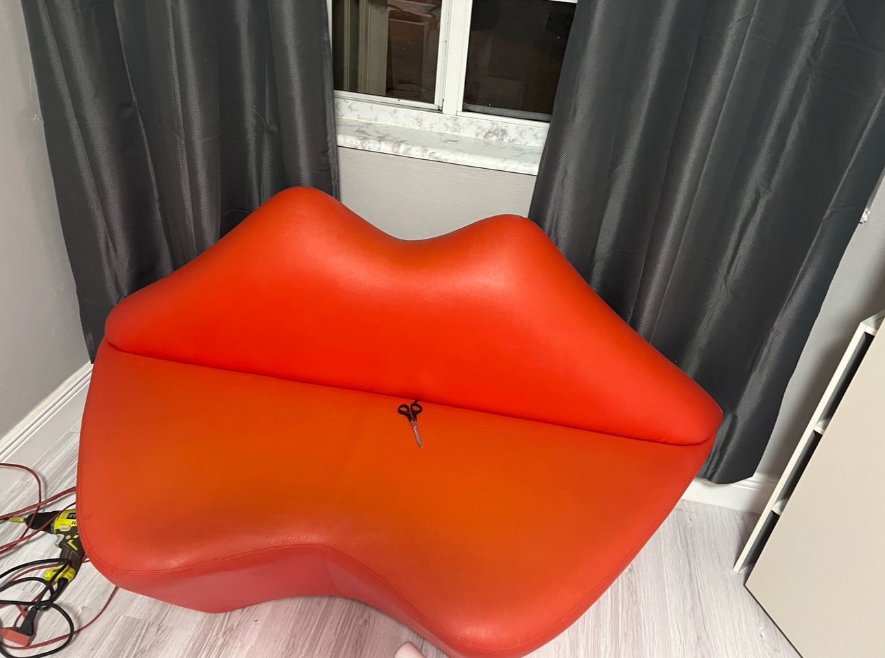 Red Lip Love Couch 