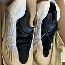 Yeezy Brand New Sneakers 8.5 WOW!