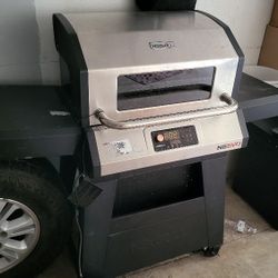 Neevo 720 Propane Gas Digital Smart Grill. $50