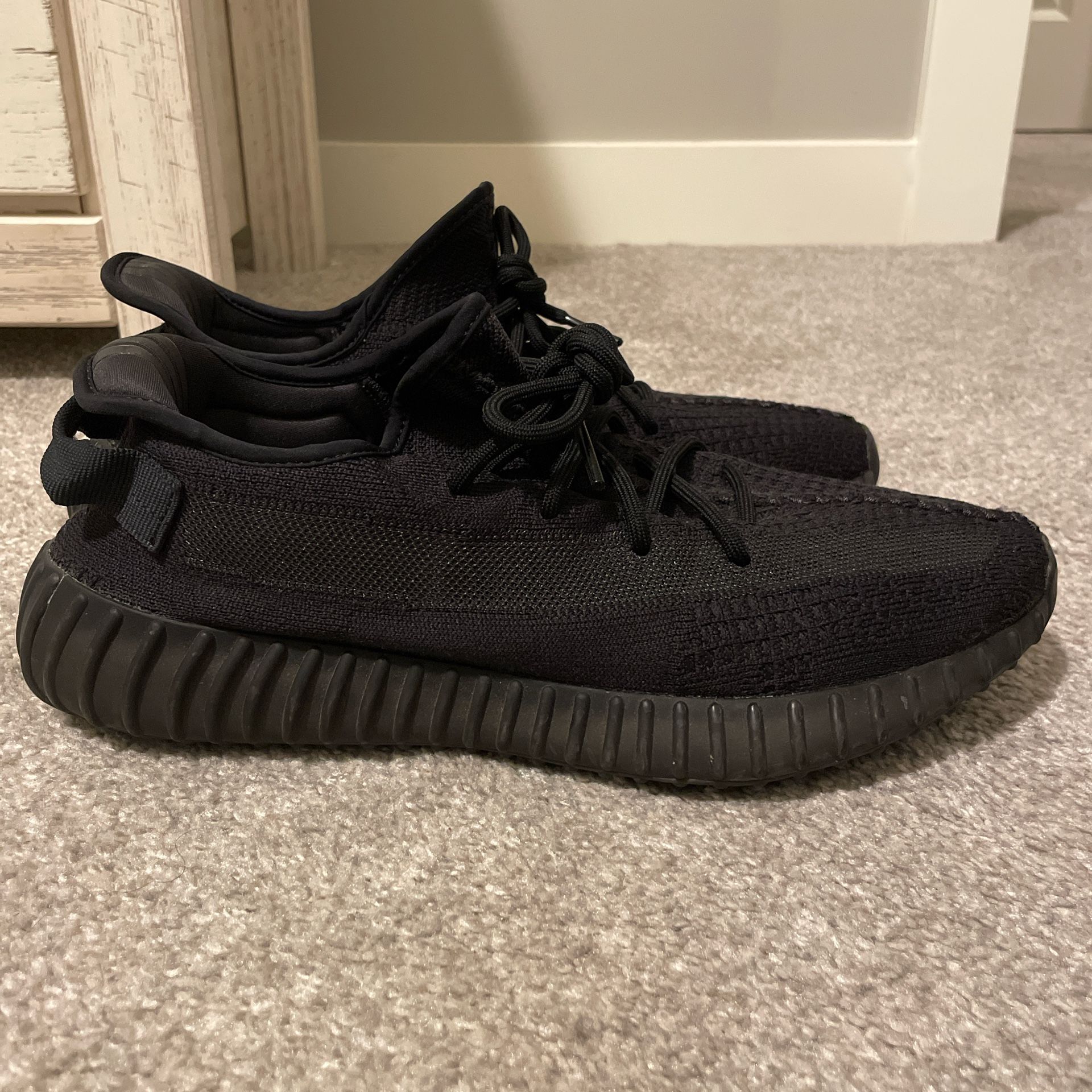 YEEZY 350 V2 ONYX