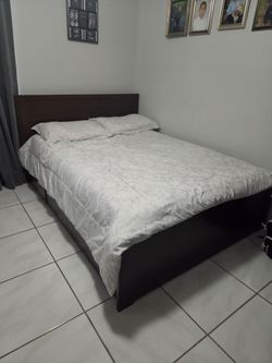 Full size bed with drawers and mattress