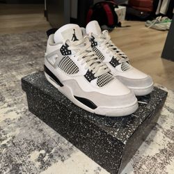 Air Jordan 4 Retro ‘Military Black’