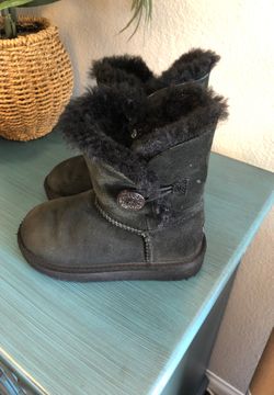 Uggs for little girl size 10