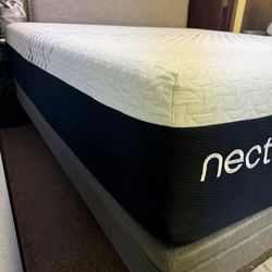 Nectar Luxe Memory Foam, King, Like New, Perfect Condition