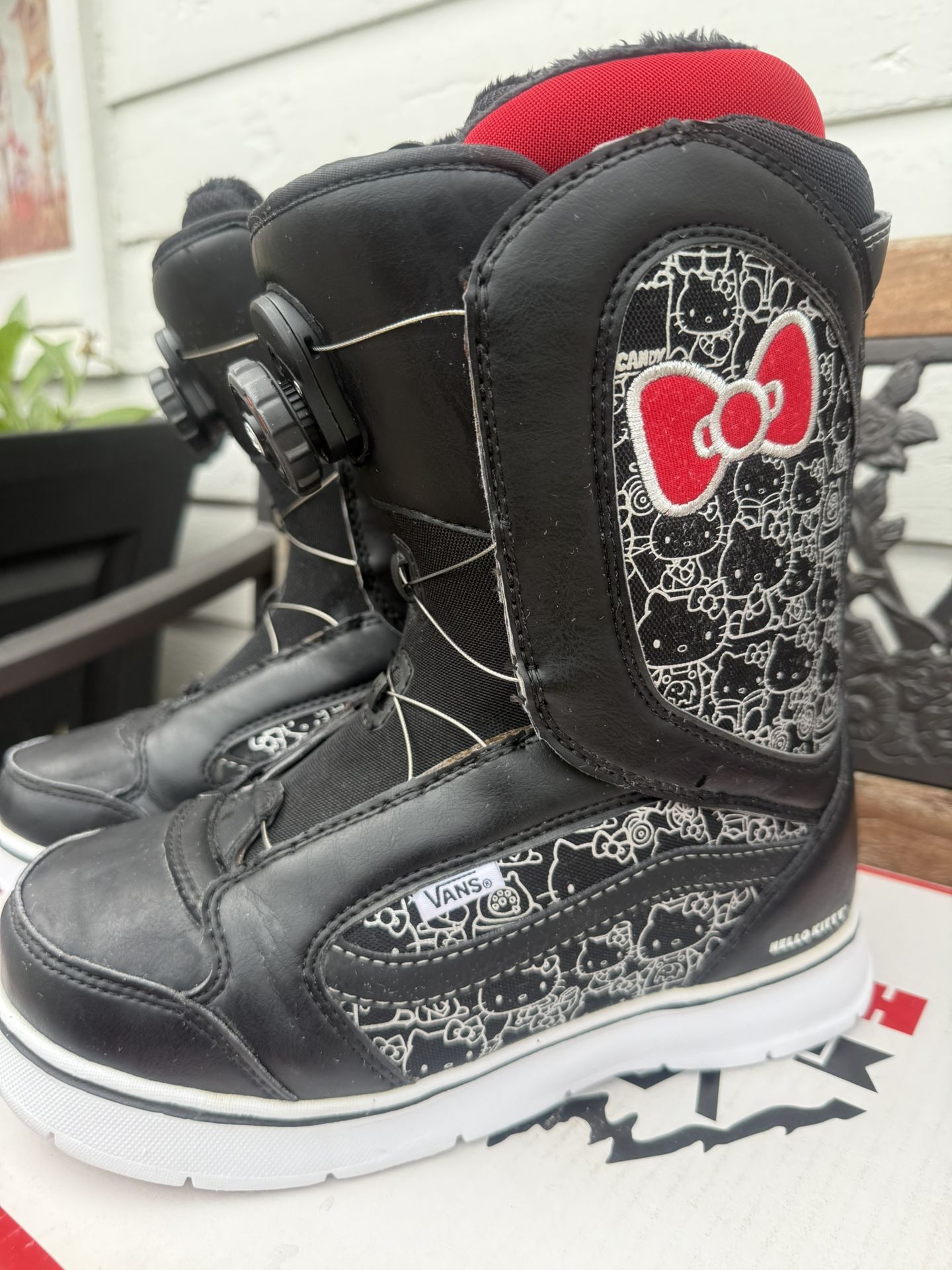 Vans Hello Kitty Snowboarding Boots