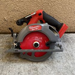Milwaukee M18 FUEL 18V Lithium-lon Brushless Cordless 6-1/2 in. Circular Saw (Tool-Only)