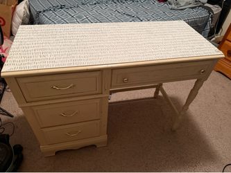Desk (FREE)